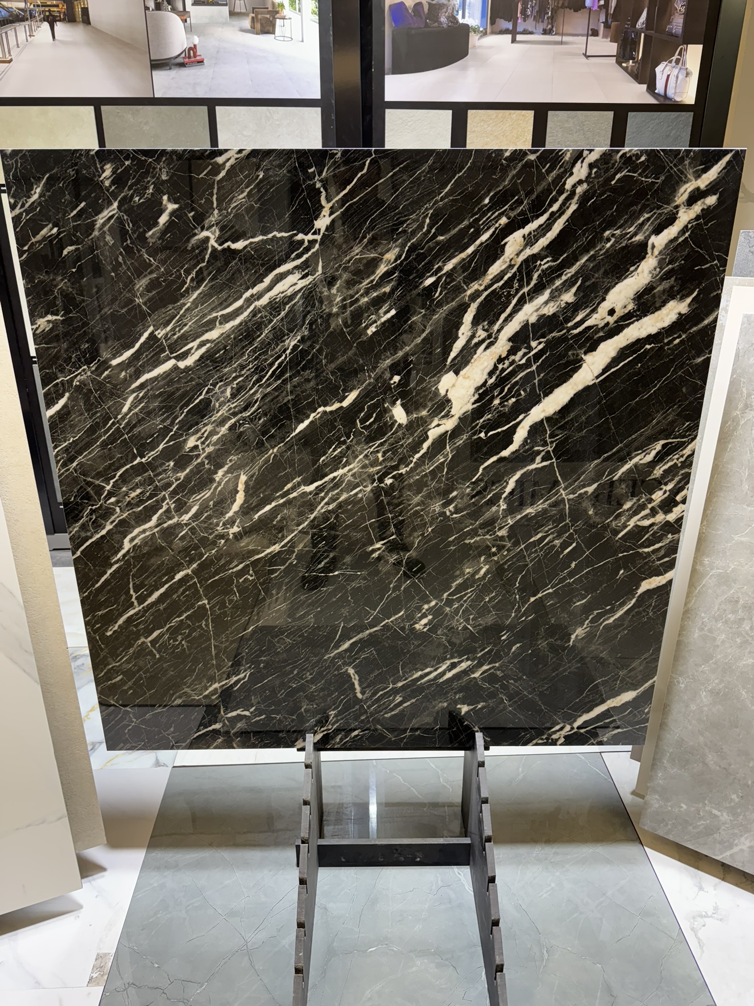 Aura Wailea-R Pulido 119,3x119,3 cm