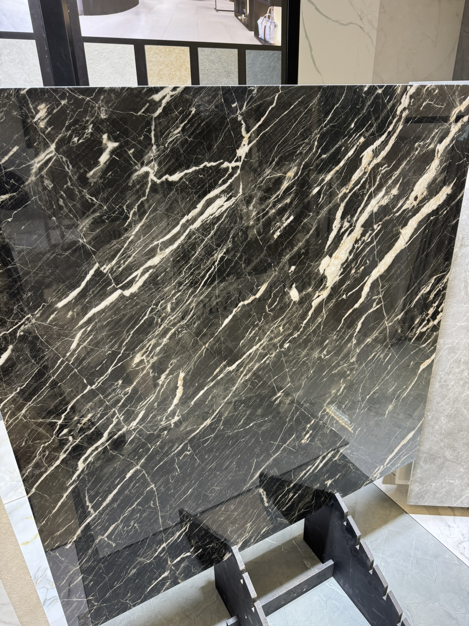 Aura Wailea-R Pulido 119,3x119,3 cm – Bild 3
